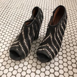 Zara Woman black and white leather woven wedges